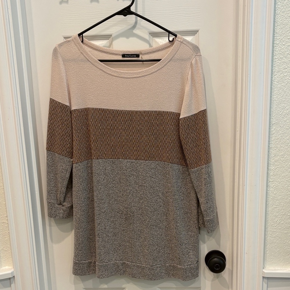Pink Clover Colorblock Crewneck Pullover in Cream, Brown, Gray